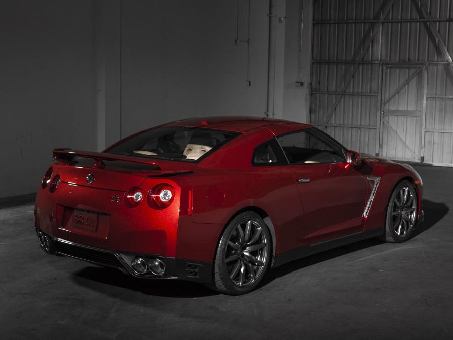  Nissan GT-R 2014 года  (US) (фото 5 из 7)